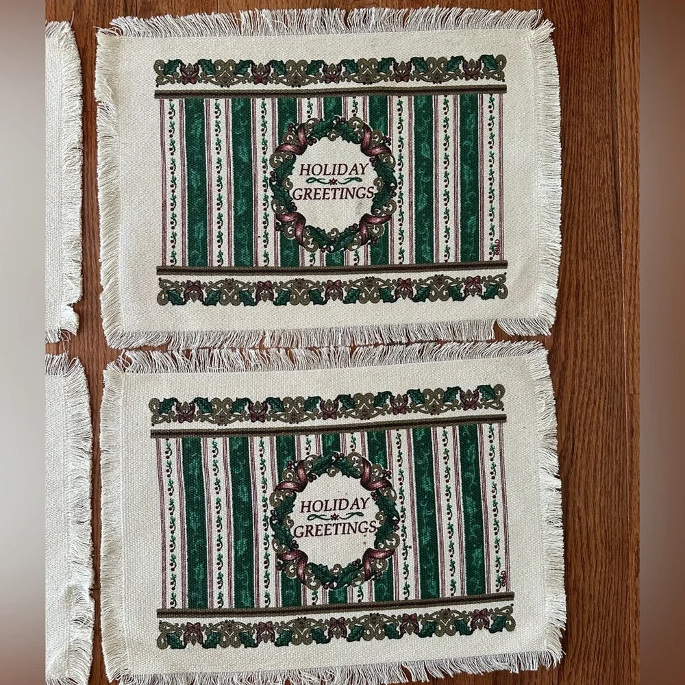 Vtg Poinsettia Christmas Placemats Set of 4 Beige/Green Wicker with Fringe